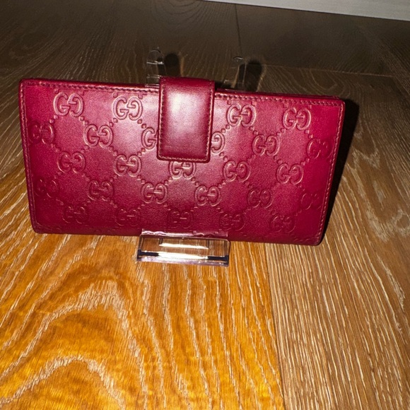 Excellent condition Gucci Burgundy Bow Flap Embossed Leather Wallet - Picture 2 of 7
